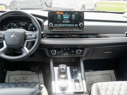 Used 2023 Mitsubishi Outlander SEL AWD/4WD image 17