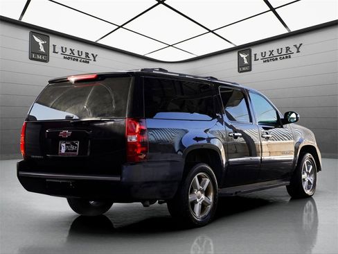 Used 2014 Chevrolet Suburban LTZ image 7