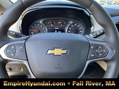 Used 2023 Chevrolet Traverse LT image 11