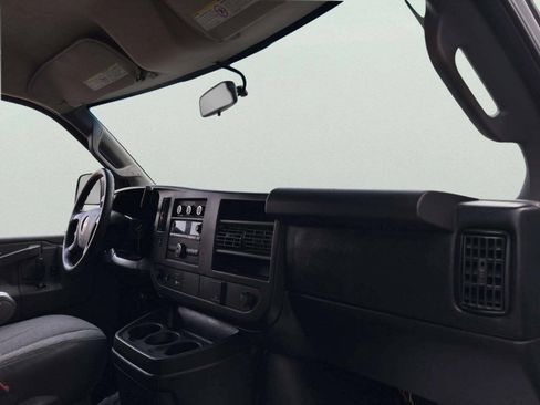 Used 2016 Chevrolet Express 3500 Extended RWD image 17