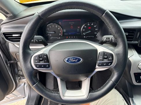 Used 2023 Ford Explorer XLT w/ Equipment Group 202A RWD image 21