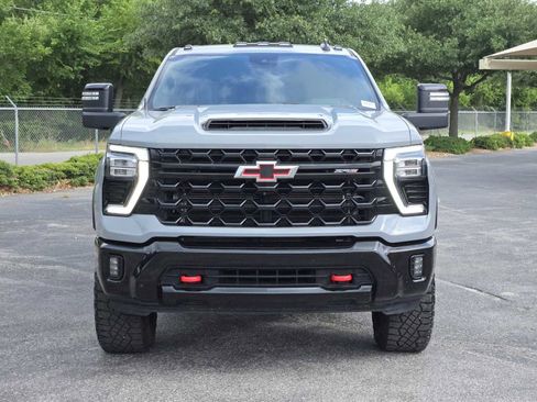 Used 2024 Chevrolet Silverado 2500 ZR2 w/ Technology Package AWD/4WD image 2
