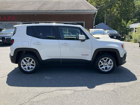Used 2018 Jeep Renegade Latitude w/ Cold Weather Group AWD/4WD image 4