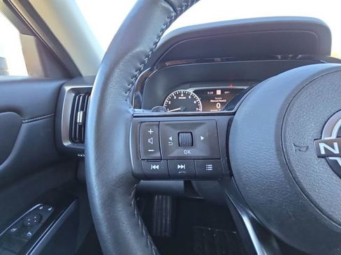 Used 2024 Nissan Pathfinder SL image 11