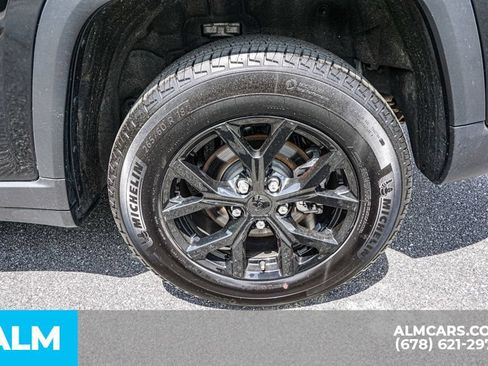 Used 2025 Jeep Grand Cherokee Altitude AWD/4WD image 16