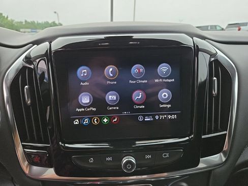 Used 2021 Chevrolet Traverse LT FWD image 21