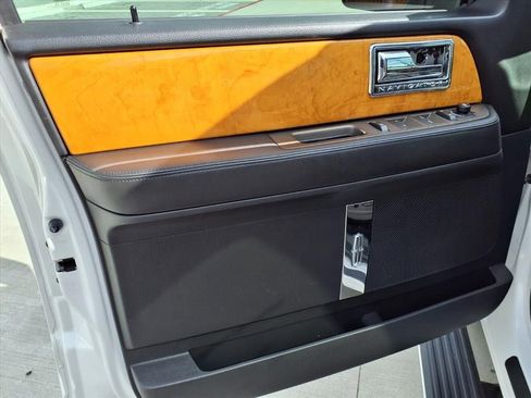 Used 2012 Lincoln Navigator L 4WD image 19