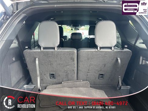 Used 2025 Ford Explorer ST-Line w/ ST-Line Street Pack AWD/4WD image 9