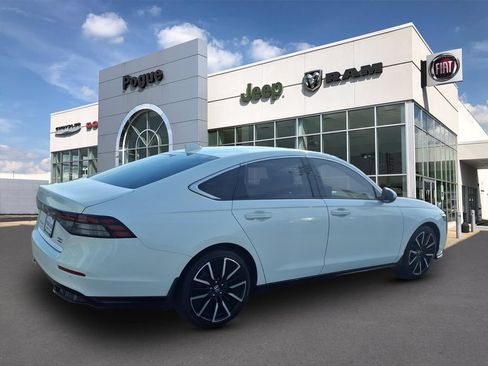 Used 2023 Honda Accord Touring image 3