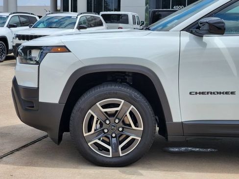 Used 2026 Jeep Cherokee Laredo AWD/4WD image 9
