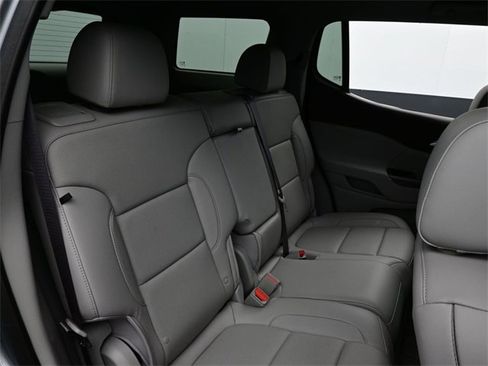 Used 2023 GMC Acadia SLT w/ Technology Package image 15