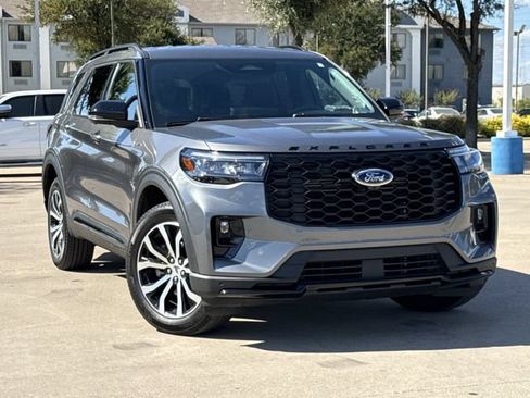 Used 2025 Ford Explorer ST-Line AWD/4WD image 3