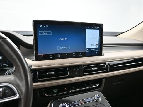 Used 2023 Lincoln Nautilus AWD w/ Premium Package image 15