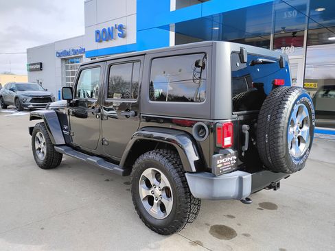 Used 2016 Jeep Wrangler Unlimited Sahara image 2