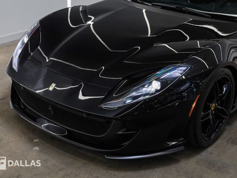 Used 2018 Ferrari 812 Superfast RWD image 2