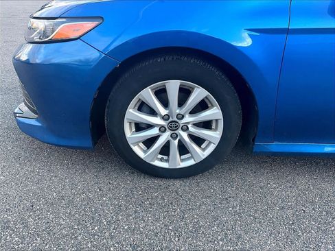 Used 2019 Toyota Camry LE image 4