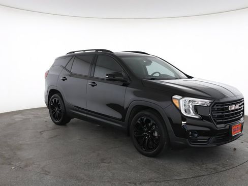 Used 2022 GMC Terrain SLT w/ Elevation Edition FWD image 2