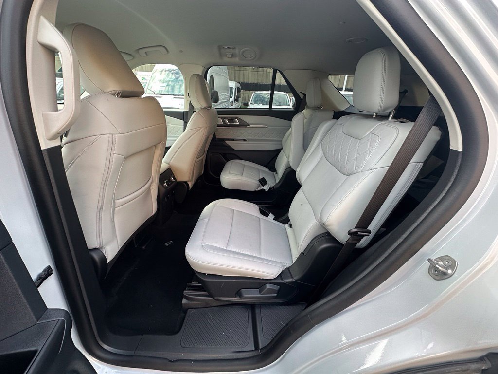 Used 2026 Ford Explorer Platinum w/ LUX Leather Package AWD/4WD image 10