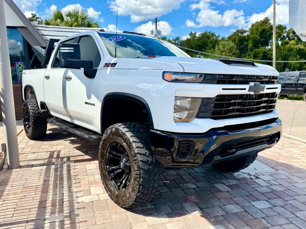 Used 2024 Chevrolet Silverado 2500 Custom w/ Custom Value Package AWD/4WD image 3