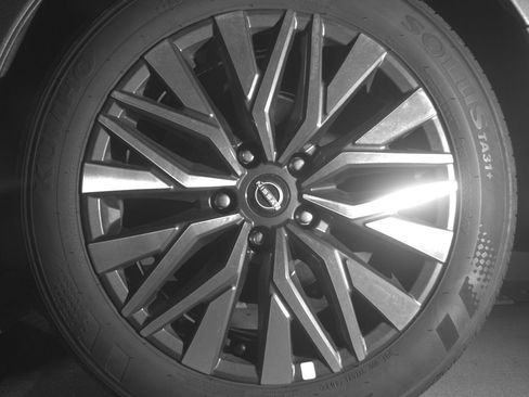 Used 2025 Nissan Altima 2.5 SV FWD image 14