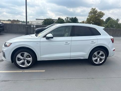 Used 2023 Audi Q5 2.0T Premium Plus w/ Premium Plus Package AWD/4WD image 2