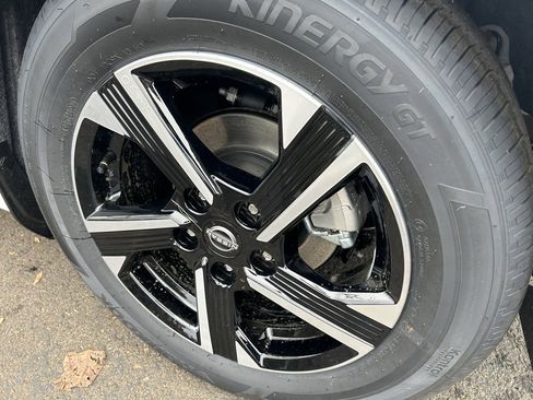 Used 2025 Nissan Sentra SV w/ All-Weather Package image 8