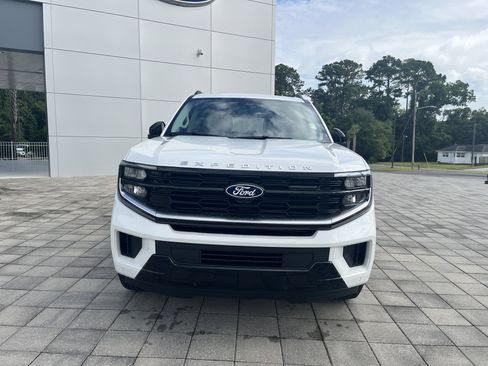 New 2027 Ford Expedition Max Platinum w/ Driver's Package RWD image 9