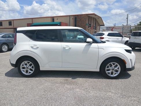 Used 2024 Kia Soul LX w/ Option Group 015 FWD image 8