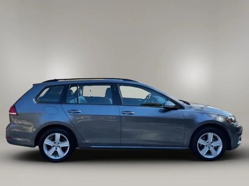 Used 2018 Volkswagen Golf SE FWD image 3