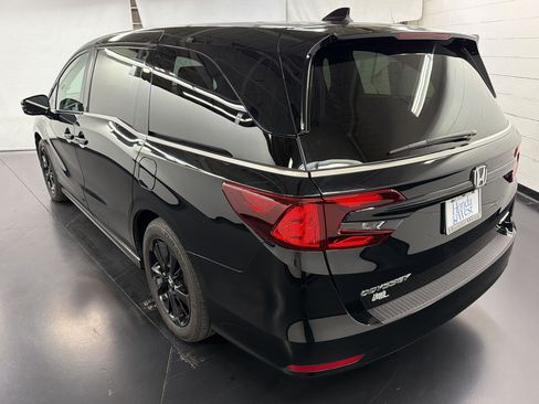Certified 2024 Honda Odyssey Sport image 3