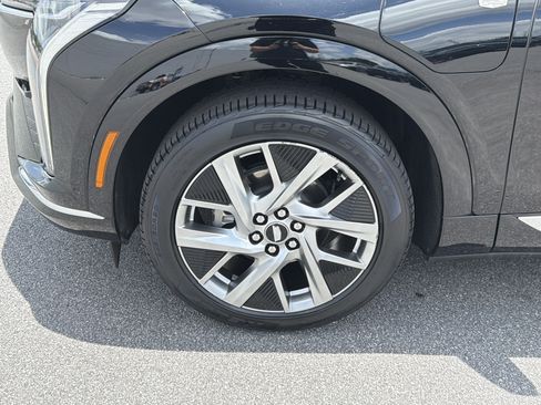 Used 2025 Cadillac Optiq Luxury 2 AWD/4WD image 13