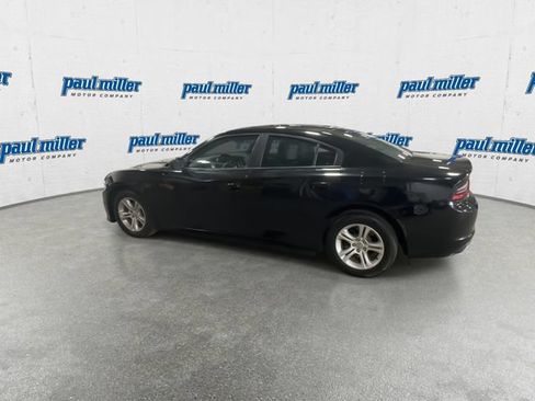 Used 2021 Dodge Charger SXT w/ Leather Interior Group RWD image 7