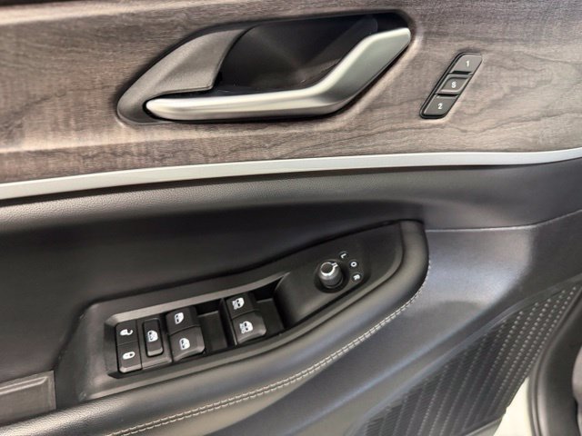 Used 2023 Jeep Grand Cherokee L Limited AWD/4WD image 9