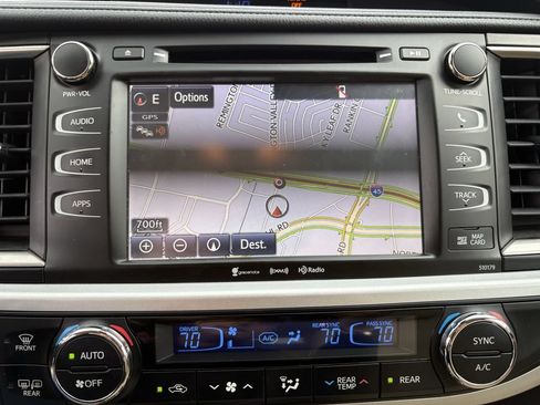 Used 2018 Toyota Highlander XLE FWD image 18