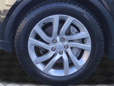 Used 2018 Land Rover Discovery HSE AWD/4WD image 9