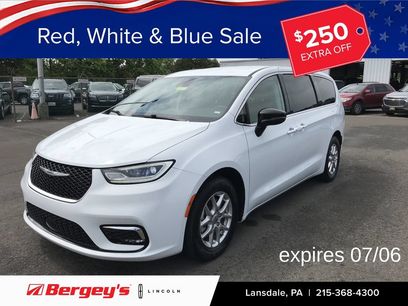 Used 2024 Chrysler Pacifica Touring-L