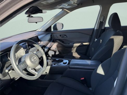 Used 2023 Nissan Rogue S image 11