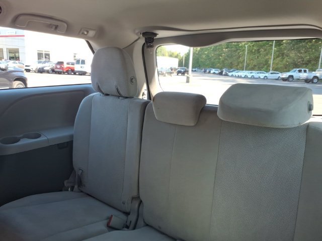 Used 2018 Toyota Sienna L FWD image 8