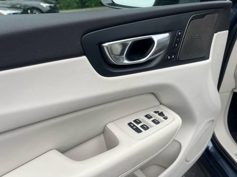 Certified 2024 Volvo XC60 T8 Ultimate w/ Climate Package AWD/4WD image 10