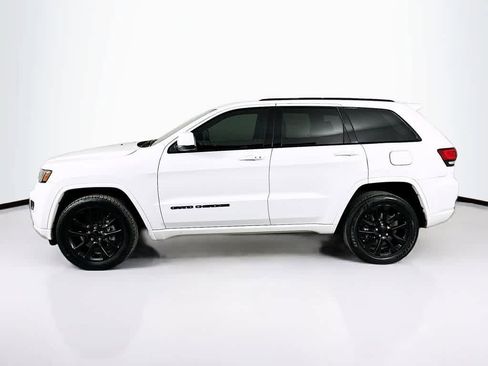 Used 2020 Jeep Grand Cherokee Altitude image 3