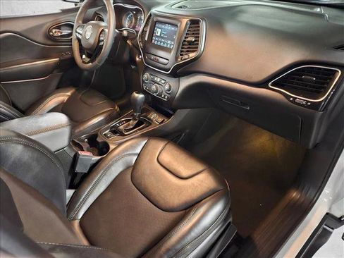 Used 2020 Jeep Cherokee Latitude Plus image 19