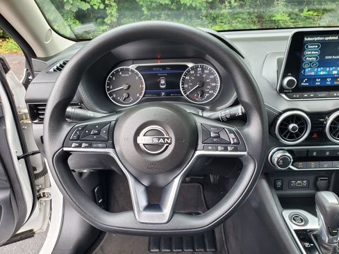 Used 2024 Nissan Sentra SV FWD image 27