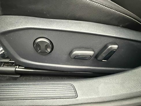 Certified 2023 Volkswagen Jetta SE w/ Panoramic Sunroof Package image 15