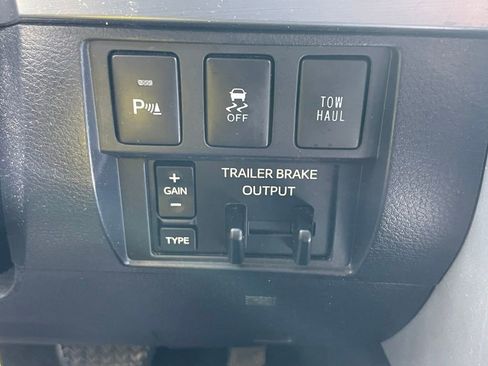 Used 2017 Toyota Tundra Platinum AWD/4WD image 18