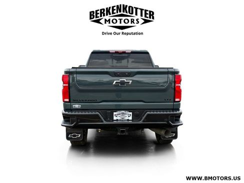 Used 2025 Chevrolet Silverado 3500 LTZ w/ LTZ Plus Package AWD/4WD image 4