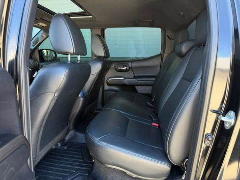 Used 2021 Toyota Tacoma Limited w/ Nightshade Package AWD/4WD image 12
