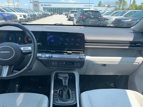 Used 2025 Hyundai Kona SEL AWD/4WD image 8