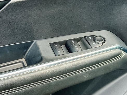 Used 2025 GMC Acadia Elevation image 18