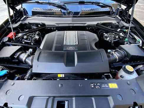 Used 2024 Land Rover Defender 110 SE image 29