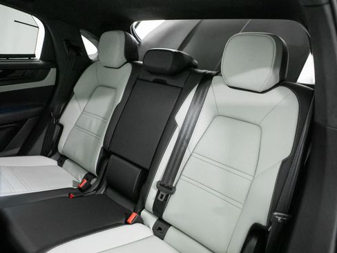 New 2026 Porsche Cayenne GTS AWD/4WD image 38